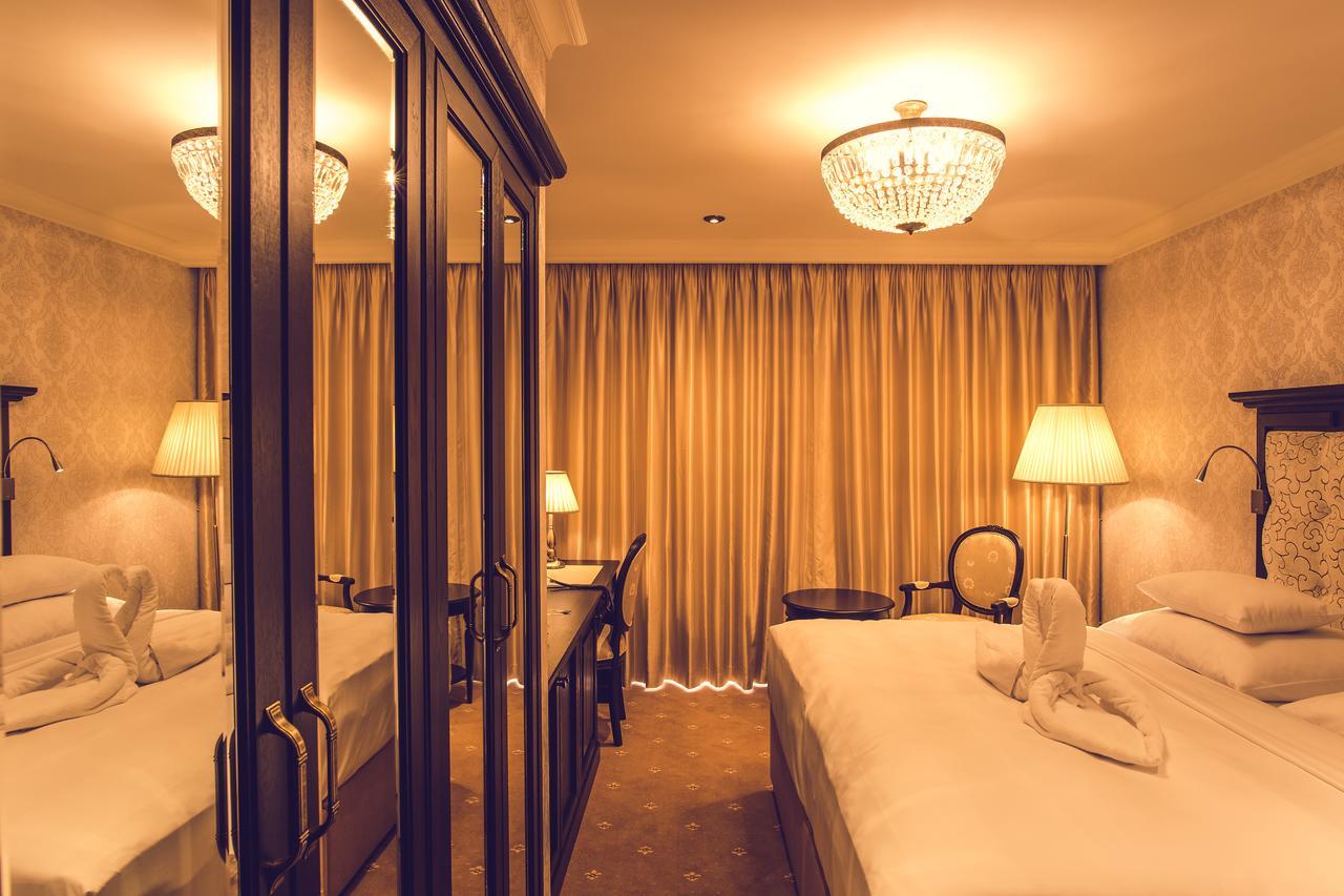 Hotel Florian Palace Jindřichův Hradec Buitenkant foto